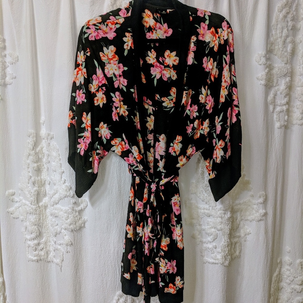 Beautiful Robe/coverup. Kensie, size L/XL